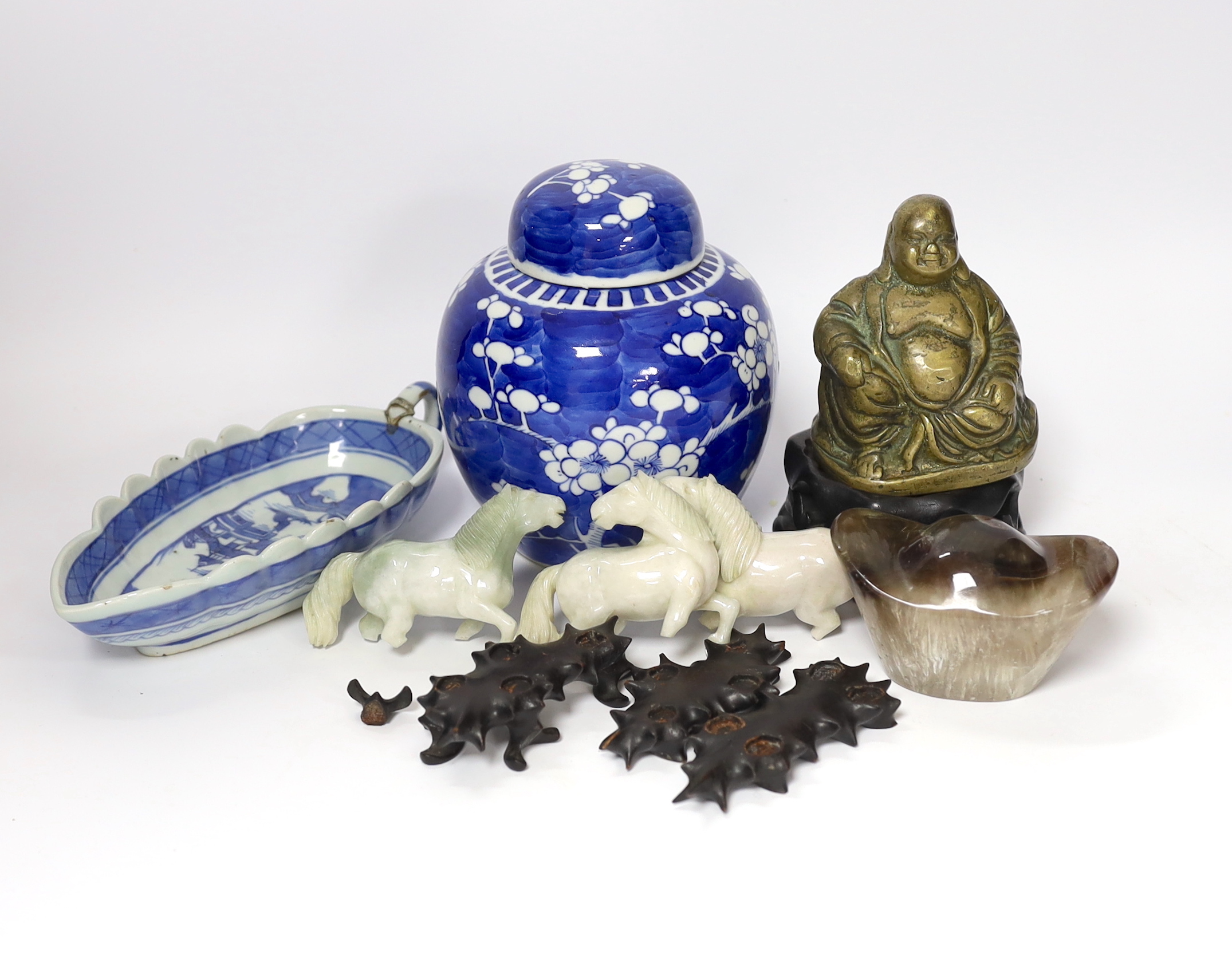 Oriental items including an 18th century Chinese Export dish, bronze buddha, ginger jar etc, largest 20cm wide (7)